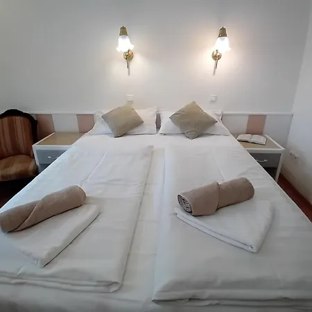 Senator Haz Hotel Eger