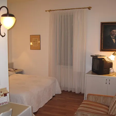 Senator Haz Hotel Eger