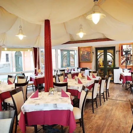 Senator-ház Szálloda 3*