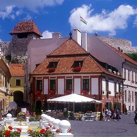 Senator Haz Hotel Eger