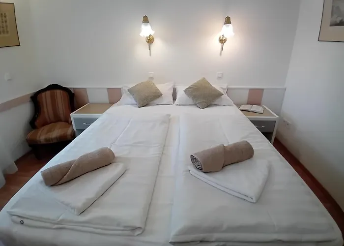 Senator Haz Hotel Eger